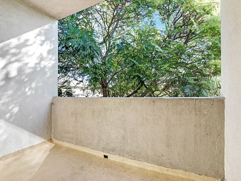 1319 Berkeley St in Santa Monica - large apartments, feels like a condo! — Photo 17