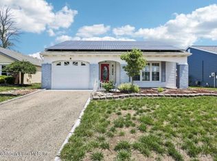 12 Oakham Row, Manchester, NJ 08759