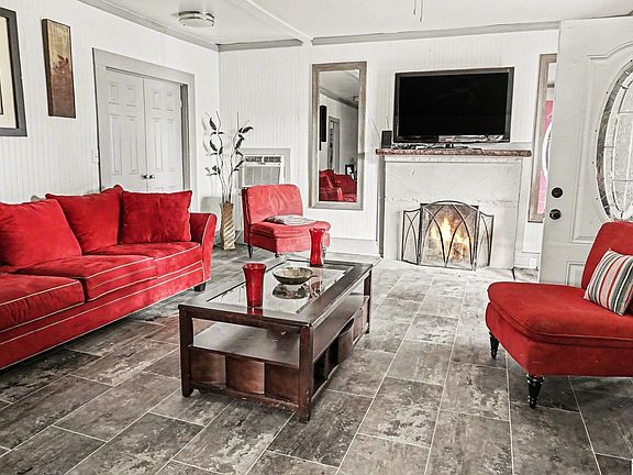 4th image of 21 Circle Dr