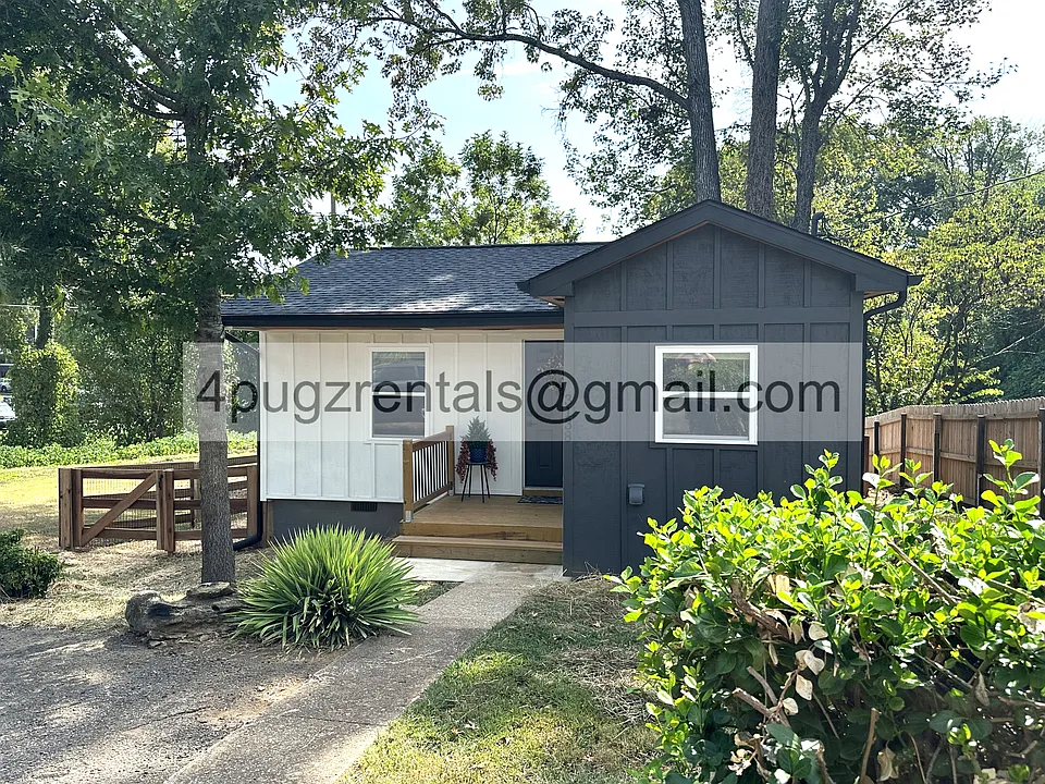 3138 Marion Dr NE
