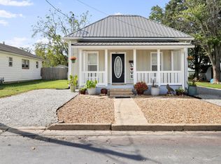 411M S Elm St, Mountain Grove, MO 65711