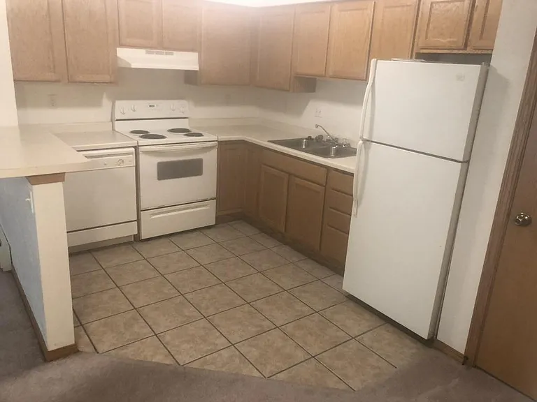 1841 Rosewood St — Photo 3