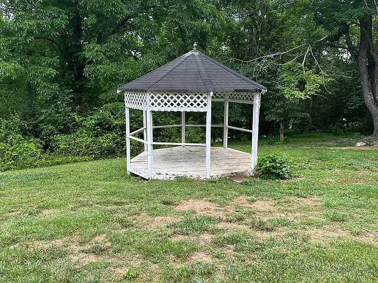 125 Hicks Dr — Photo 8