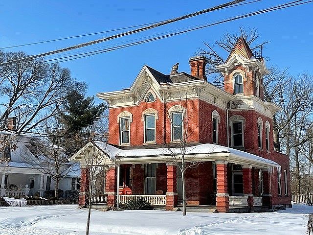 1st image of 58 W Lincoln Ave