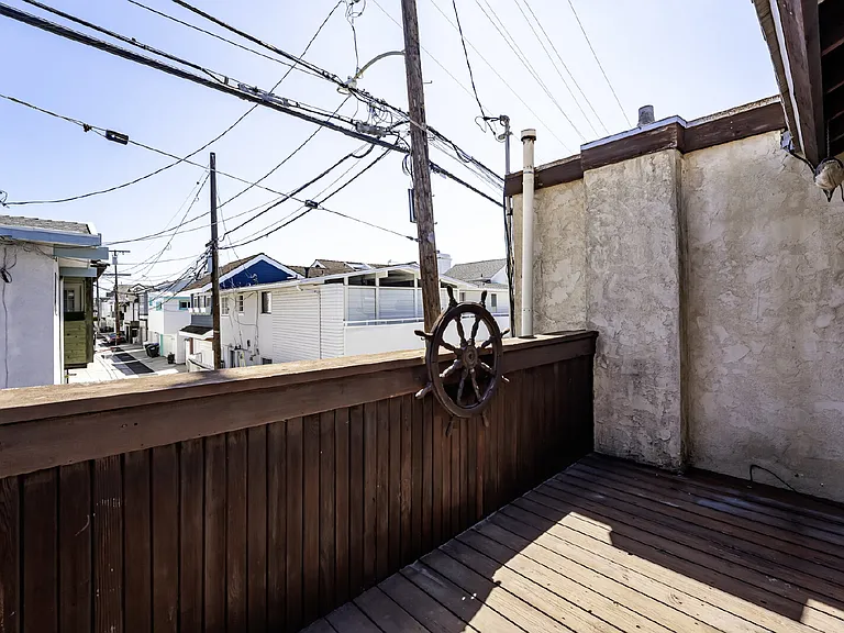 805 N Bay Front — Photo 43