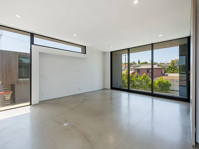 762 Rosecrans Ave — Photo 25