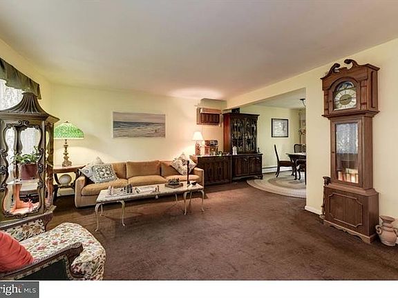 5th image of 42 Sunset Dr