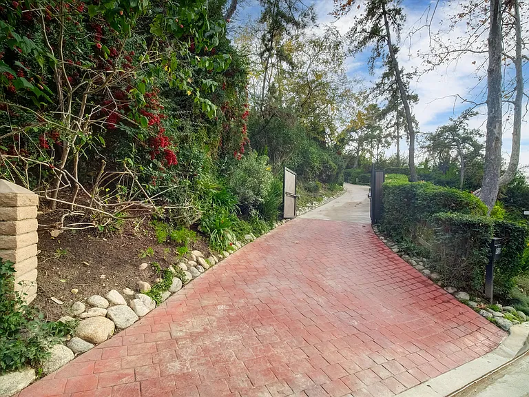 4732 Del Moreno Dr — Photo 81