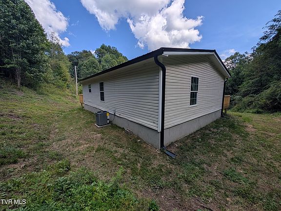 4th image of 1235 McEwen Rd