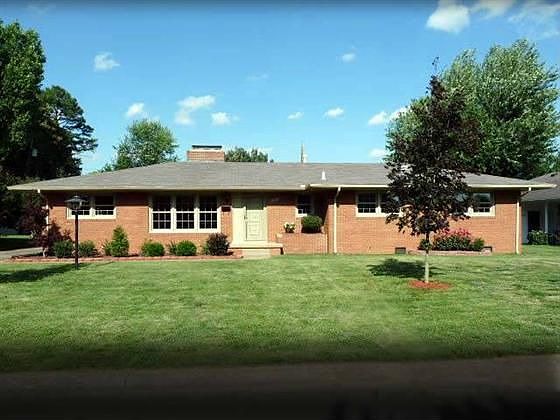 1st image of 2921 Royal Dr