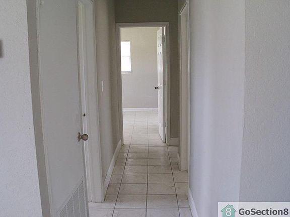 3rd image of 921 Arizona Ave