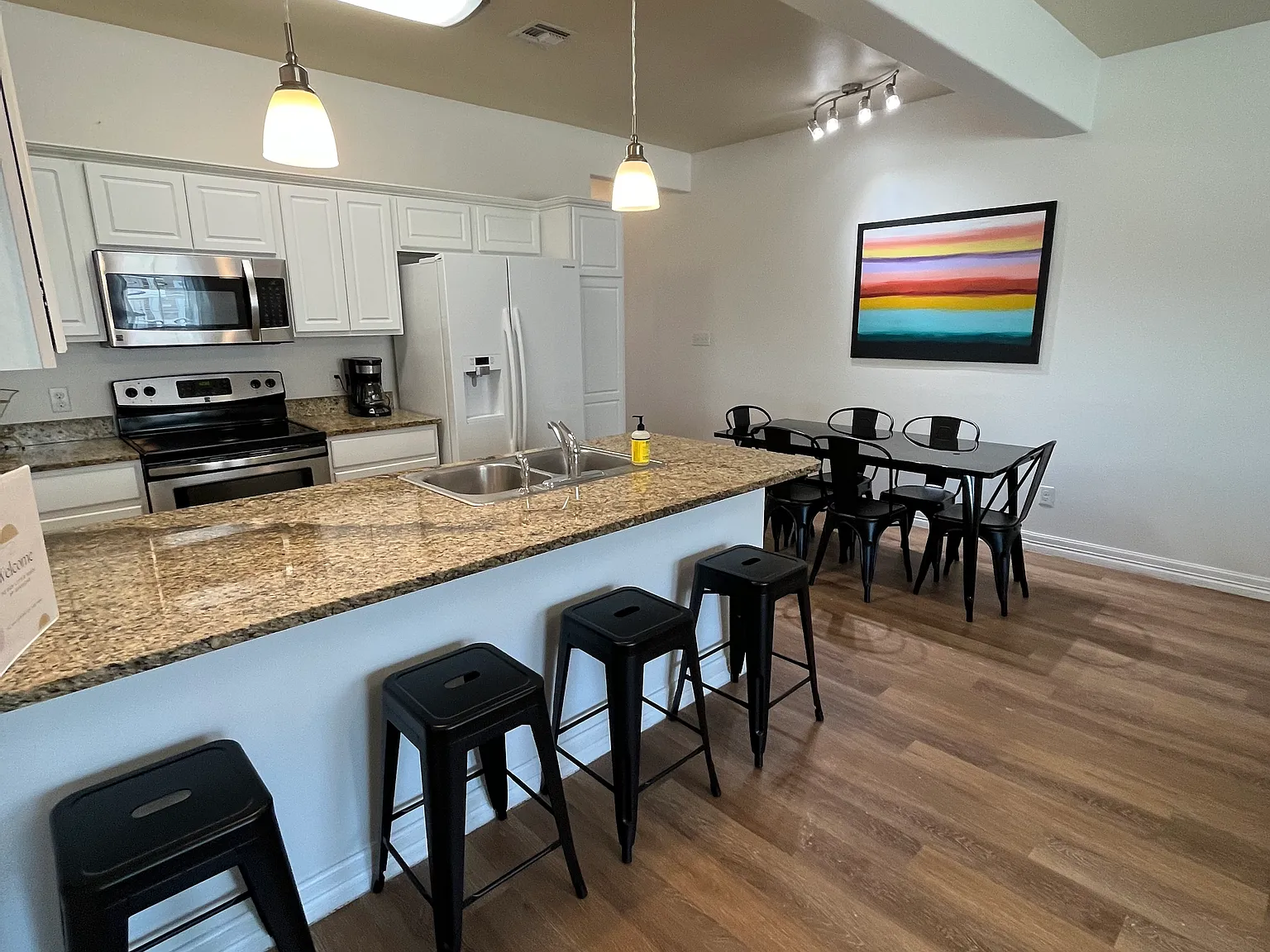 3 bed, 1312 sqft, $2,999 — Photo 4
