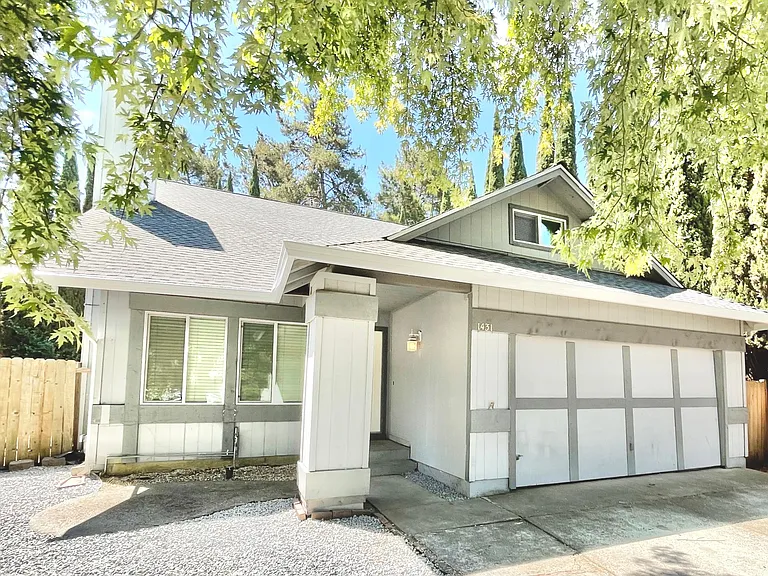 1431 Jasmine Cir — Photo 1