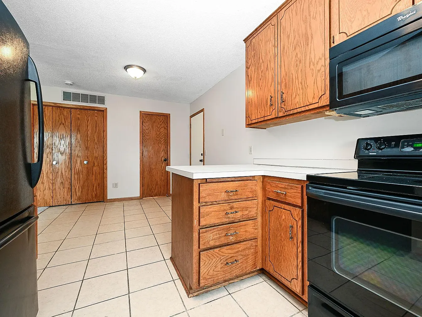 2 bed, 1.5 bath, 1052 sqft, $1,795 — Photo 4