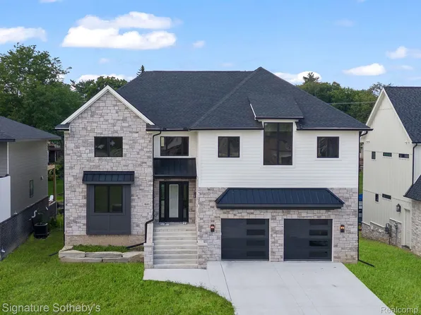 1820 Sadie Shore Dr, Commerce Twp, MI 48382
