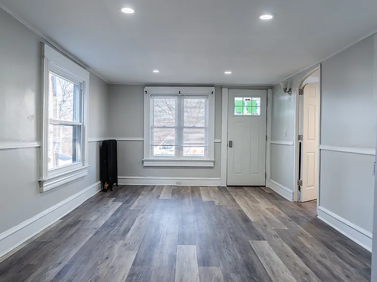540 Front St — Photo 4