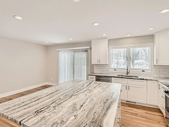 2nd image of 253 Harrington Cir