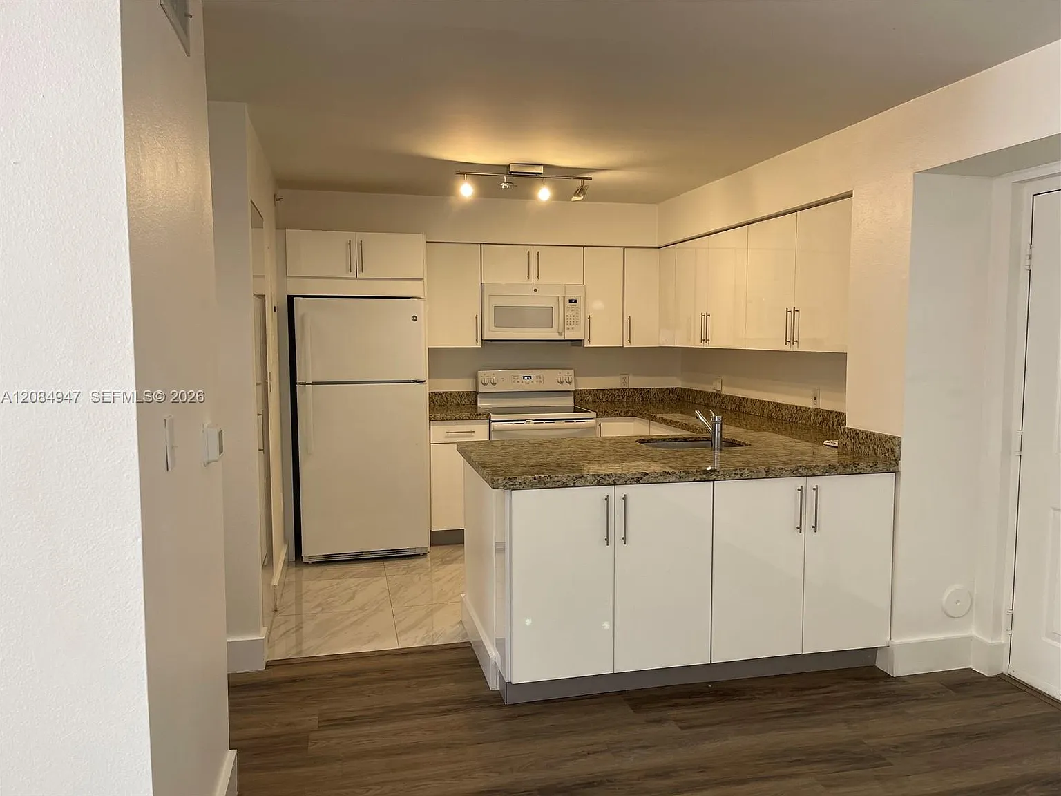 Enclave At Doral Condo No — Photo 4