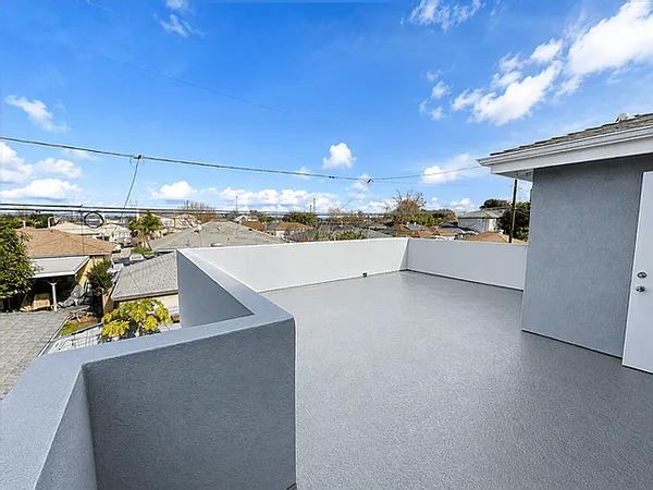 6029 Del Amo Blvd — Photo 20