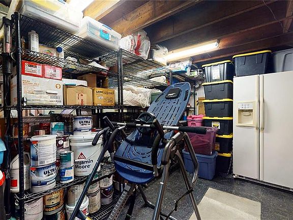 3rd image of 10906 Lakewood Ave