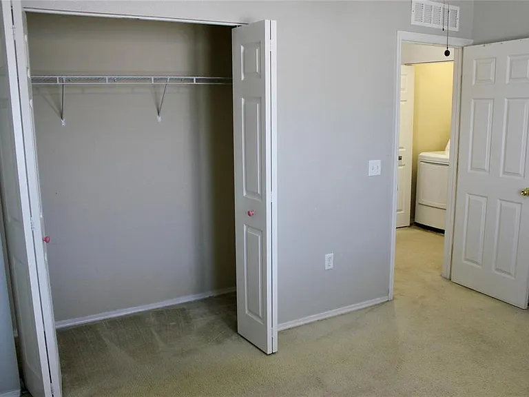 1017 Chalcedony St — Photo 21