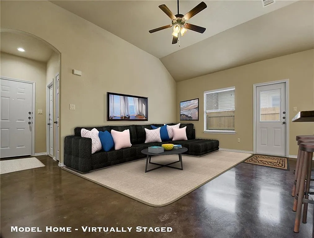 3 bed, 2.0 bath, 1344 sqft, $1,750 — Photo 2