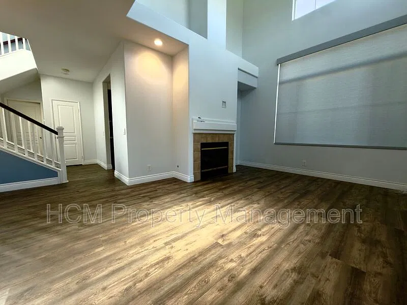 2 bed, 2.5 bath, 1491 sqft, $3,900 — Photo 4