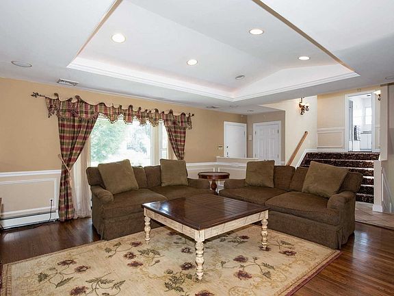 3rd image of 115 Birchwood Park Dr
