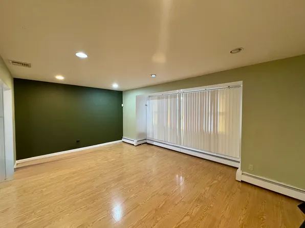 (undisclosed Address), Hicksville, NY 11801