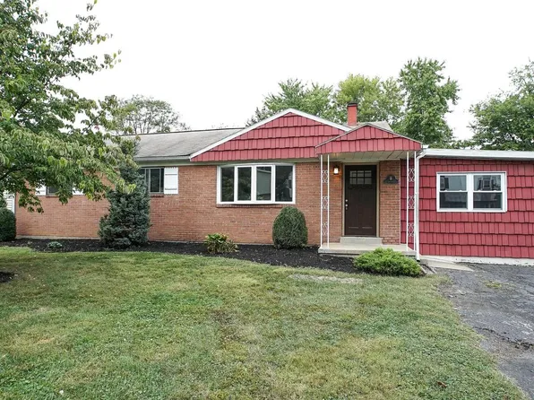 13 Dulles Dr W, Camp Hill, PA 17011