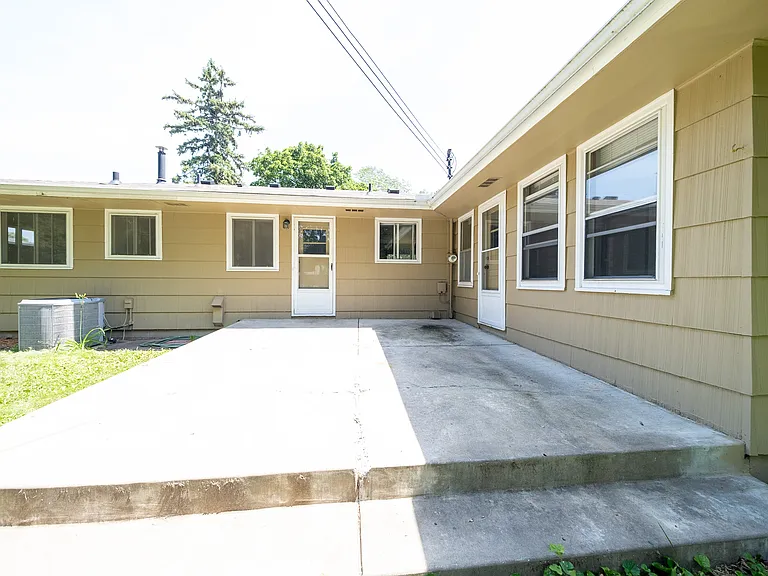 10130 Fremont Ave S — Photo 13