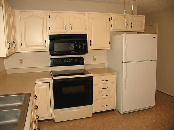 5th image of 19 Wisteria Way