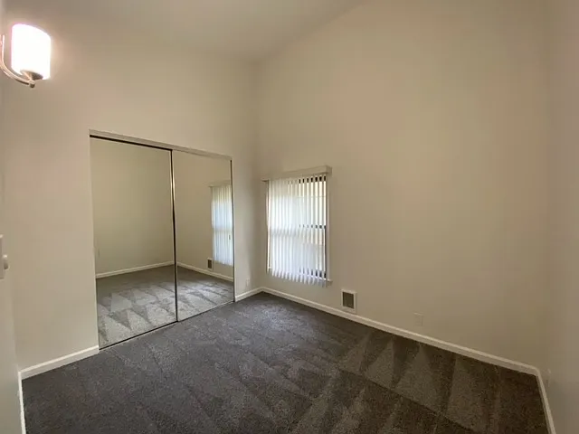 Dela Vina Apartments — Photo 47