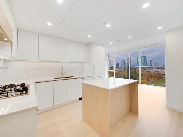 13573 98a Ave #808, Surrey, BC V3T 1C2