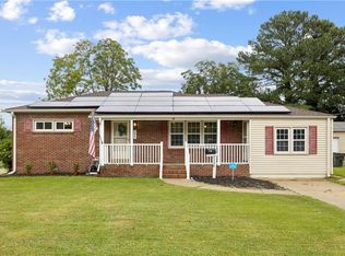 124 Woods Rd, Newport News, VA 23601