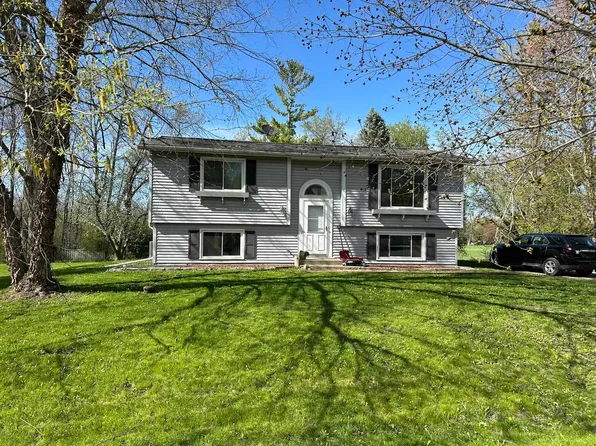 W14347 Brookwood Ct, Ripon, WI 54971