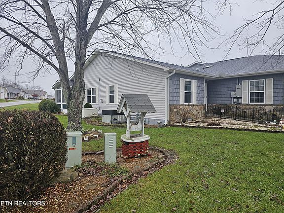 2nd image of 36 White Oak Cir