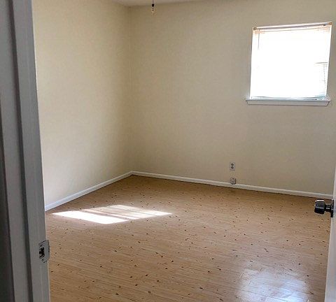 2nd image of 1624 E 50th St