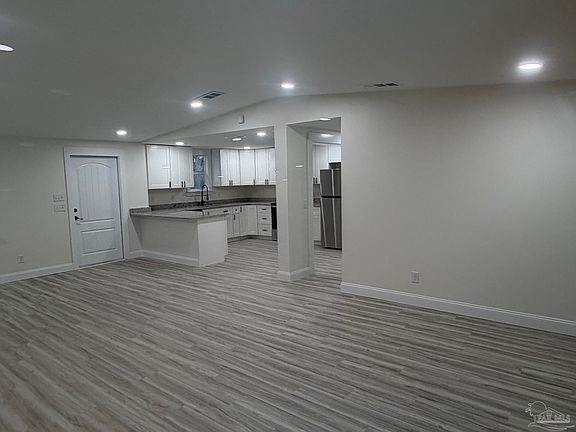 4th image of 916 Brookhills Dr