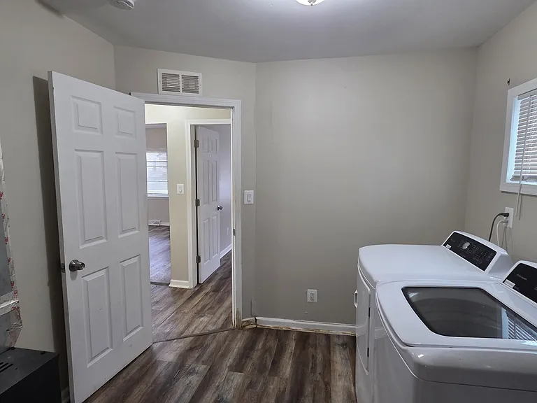 11289 Chalmers Ave — Photo 20