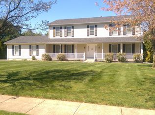 5 Geraldine Dr, Monroe Township, NJ 08831