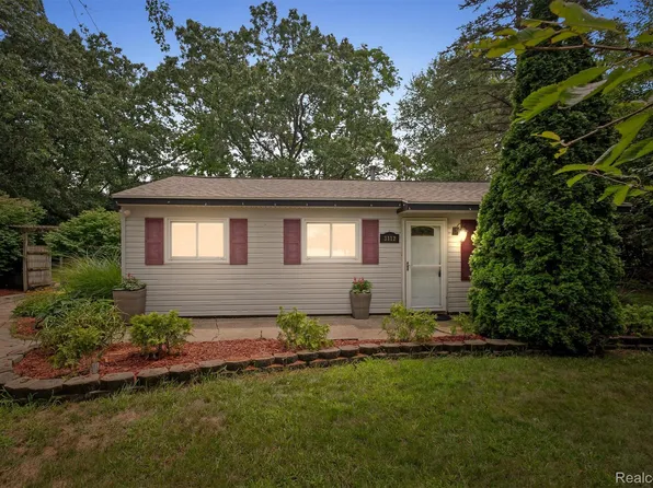 3112 Terry St, Walled Lake, MI 48390