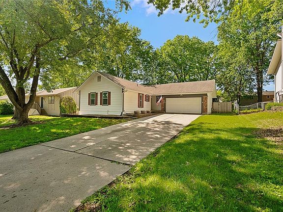 4th image of 220 SW Richwood Ln