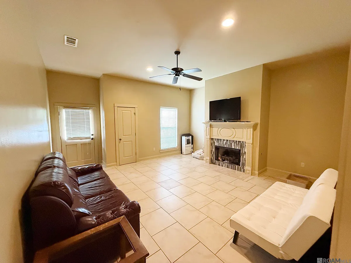 Building Photo - 9441 Boone Dr