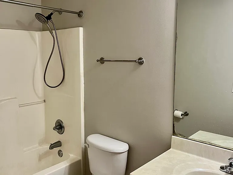 220 Lincoln Grn #G — Photo 12