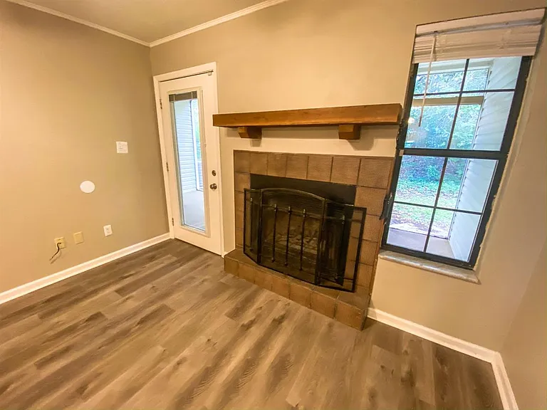 1104 Green Tree Ct #E — Photo 23