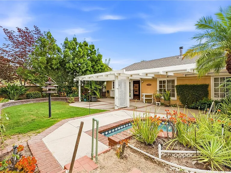 22611 Demasia — Photo 22