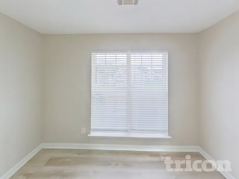 5741 Amerson Ln — Photo 13
