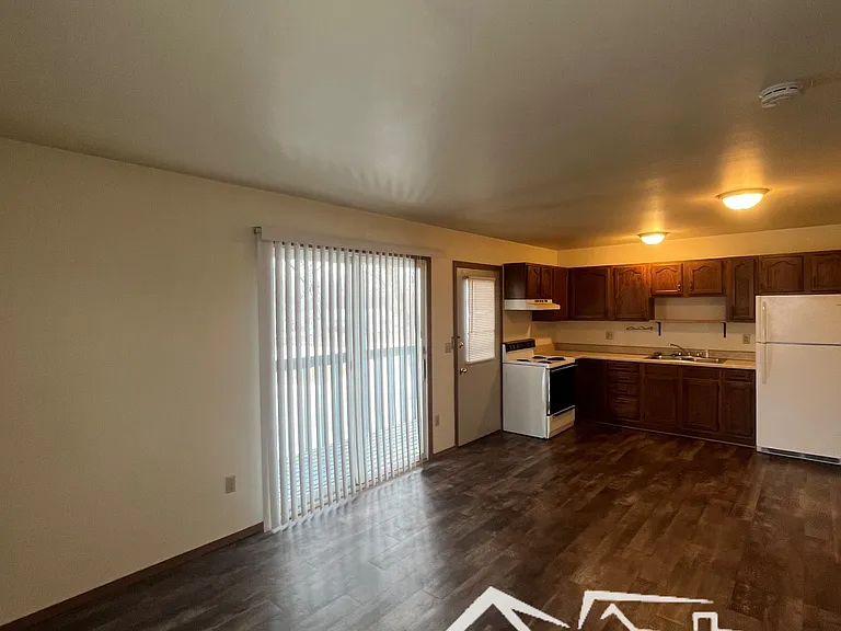 1388 Maricopa Dr #C — Photo 3