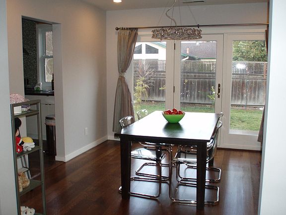 2nd image of 1116 Clovelly Ln